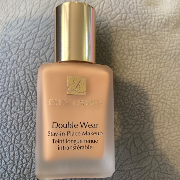Estee Lauder Double Wear Stay in Place Foundation - Picture 2 of 2